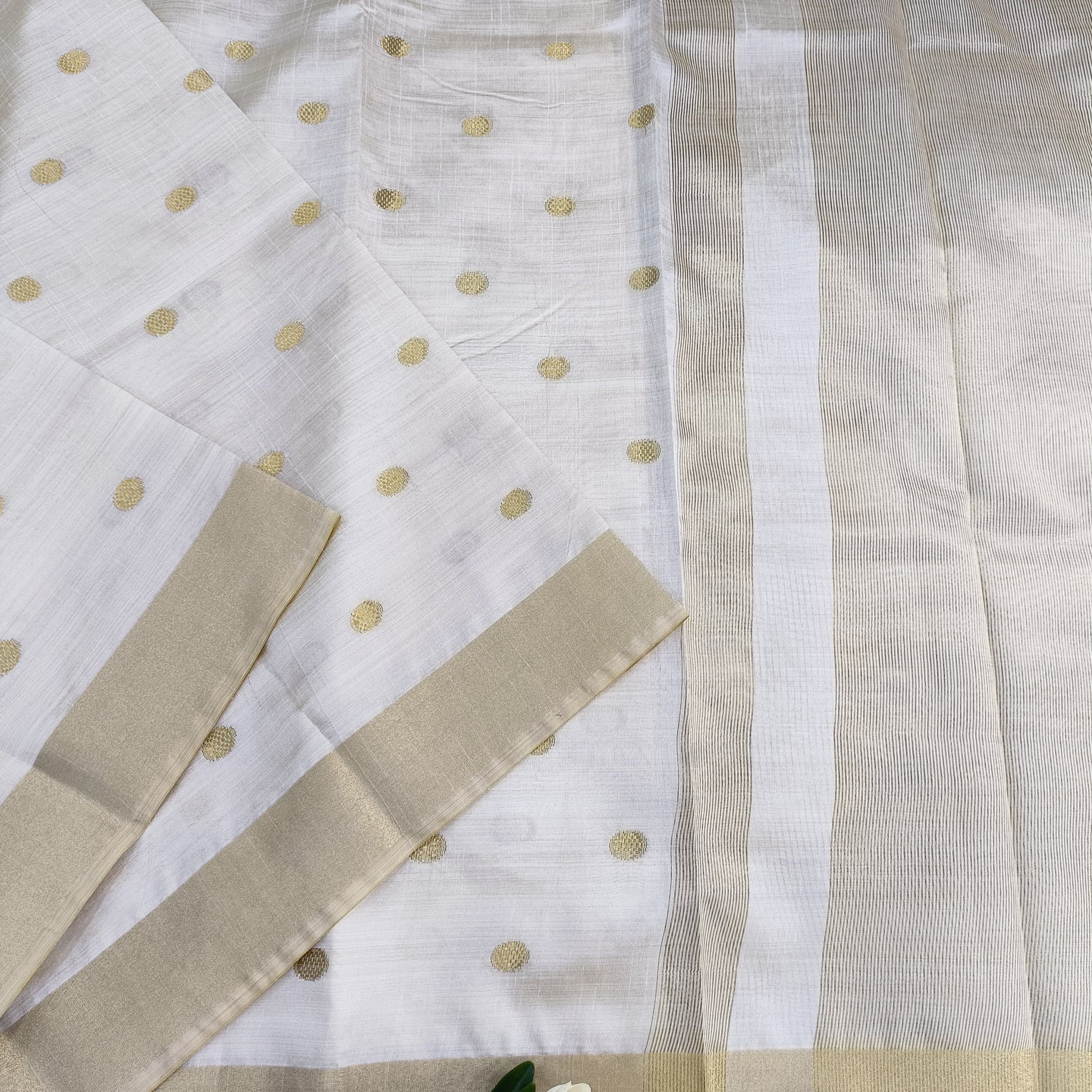 Traditional Tussar Silk Saree with Gold Border & Stylish Chit Pallu SA825-960