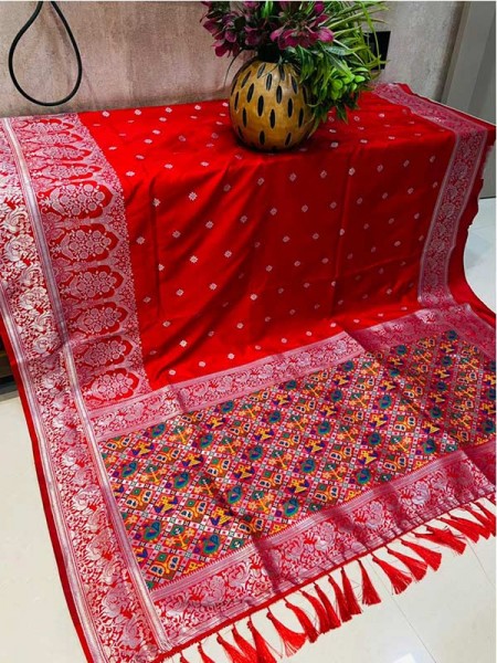 Stunning Look Red Soft Lichi Silk weaving Saree with beautiful Pallu