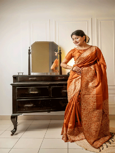Handloom raw silk saree with rich weving pallu and running blouse piece