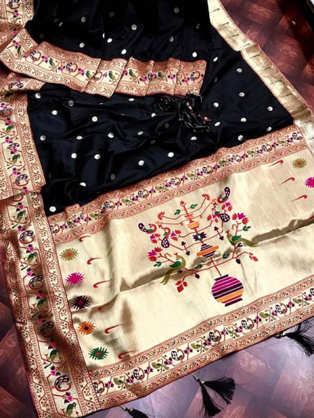 Superb Look Kanchipuram Silk Saree with Beautiful Pallu
