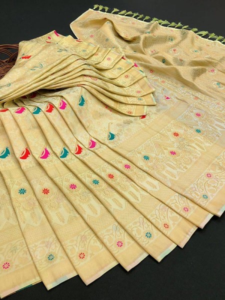 Pretty Look Silk weaving Saree with Kubera Pattu