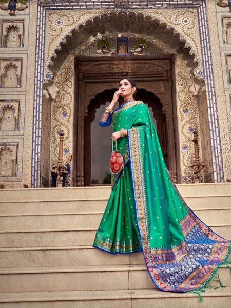 Attractive Look Soft Silk Weaving With Beautiful Designer Border & Pallu