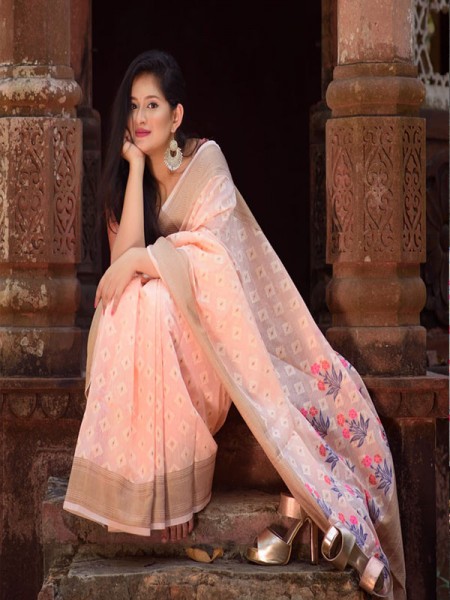 Beautiful Look Pure Linen weaving Saree with zari woven border and pallu an exclusive tassels 