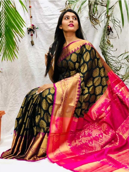 The Royal ethnic Kancipuram Silk Saree with elite the perfect finished in Pure Golden Zari