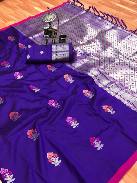 Stylish Look Lichi Silk weaving Saree with Silver Zari