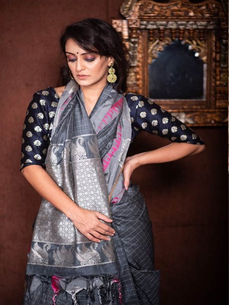 Checks Style Raw Silk Saree with Silver Zari Checks AllOver & Silver Zari woven Butta 