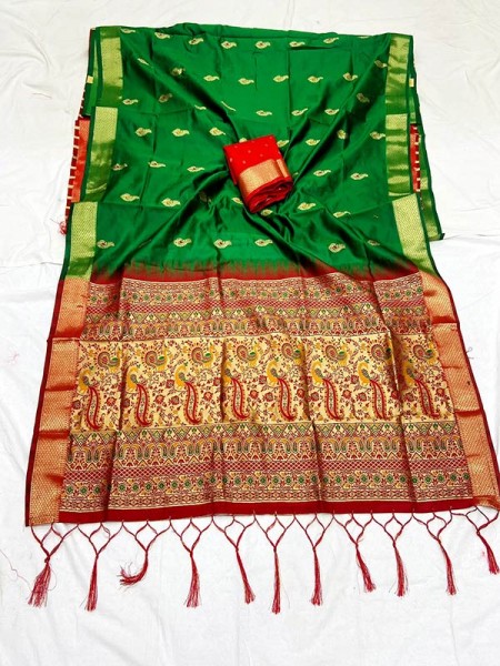 Superb Trending Green Silk weaving Saree with beautiful RIch Pallu