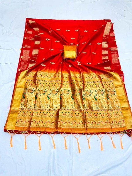 Superb Trending Red Silk weaving Saree with beautiful RIch Pallu