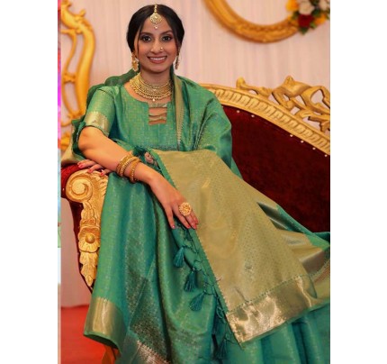 Stunning Look Green Colour Soft Banarasi Silk Tanchoi Saree With Self Weaving All Over With Zari Border 
