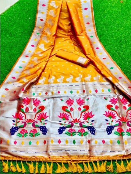 Peacock Style Pure Lichi Silk Saree with Beautiful Pallu