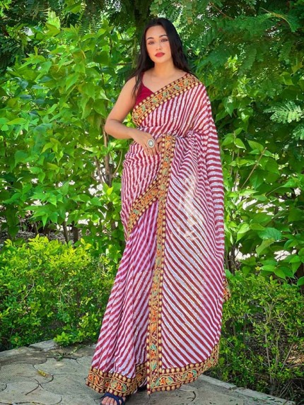 Lehriya Style Georgett Silk Saree with jal & border of matching thread work