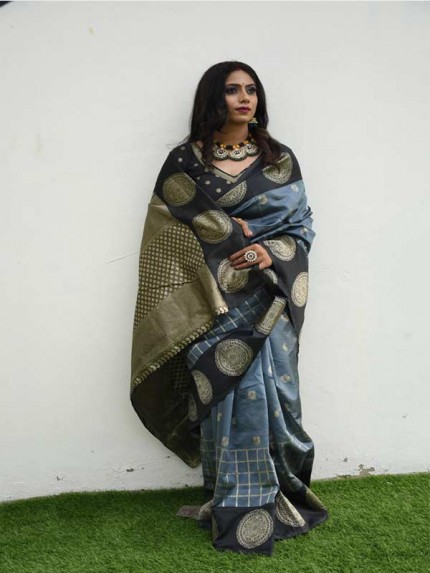 Stunning Look Grey Soft Lichi Silk With Beautiful Rich Pallu Saree