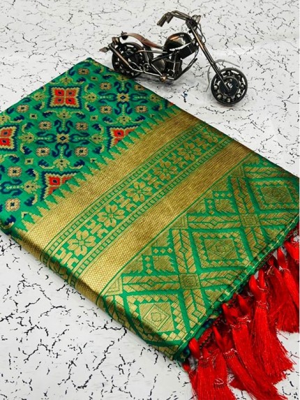 Stylish Look Banarasi Silk weaving Saree with beautiful Tassel